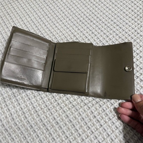 Louis Vuitton Epi Portefeuille Tri Fold - Picture 8 of 14